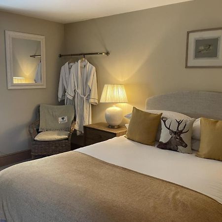 Hotel The Bell At Ramsbury Marlborough Exterior foto