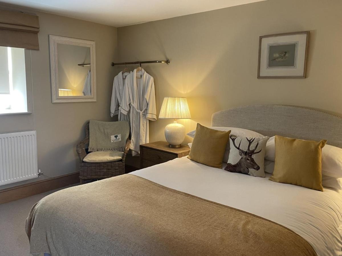 Hotel The Bell At Ramsbury Marlborough Exterior foto
